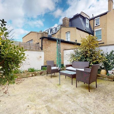 Cheerful 4 Bedroom Victorian House With Back Courtyard Londra Exterior foto