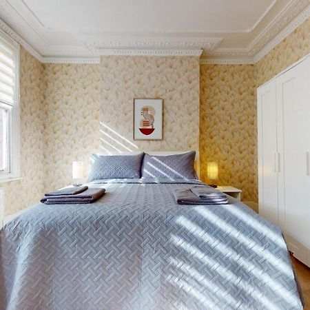Cheerful 4 Bedroom Victorian House With Back Courtyard Londra Exterior foto