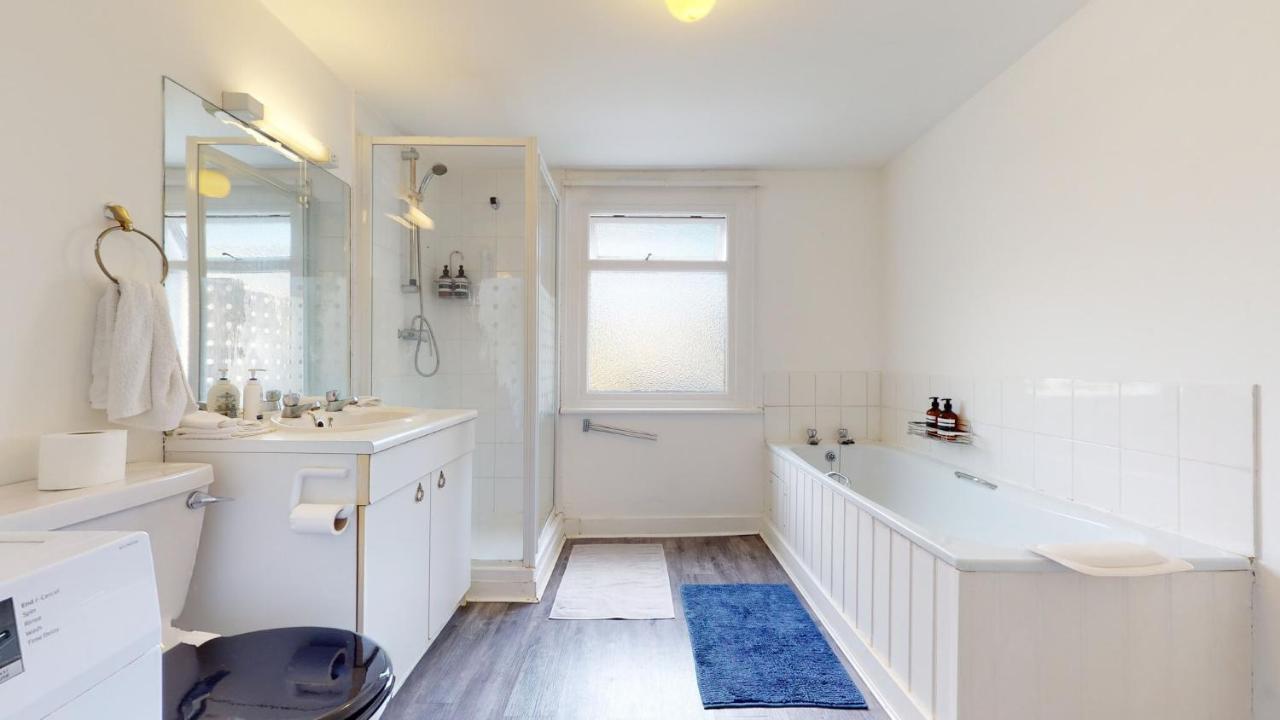 Cheerful 4 Bedroom Victorian House With Back Courtyard Londra Exterior foto