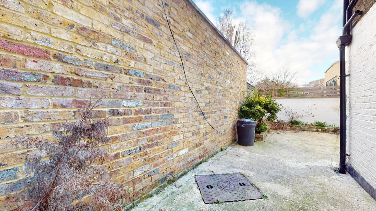 Cheerful 4 Bedroom Victorian House With Back Courtyard Londra Exterior foto