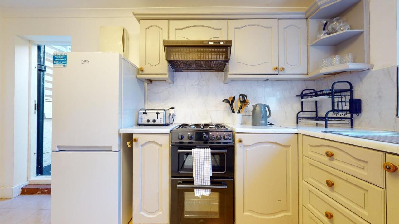 Cheerful 4 Bedroom Victorian House With Back Courtyard Londra Exterior foto