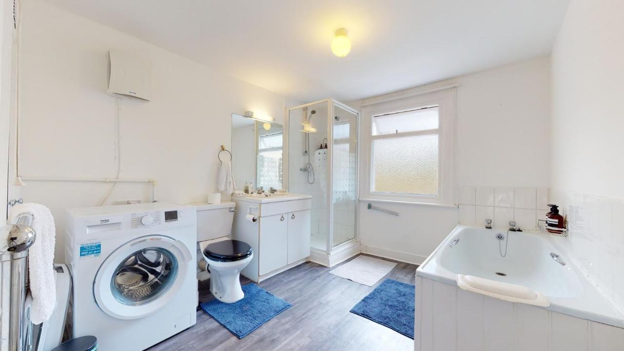 Cheerful 4 Bedroom Victorian House With Back Courtyard Londra Exterior foto