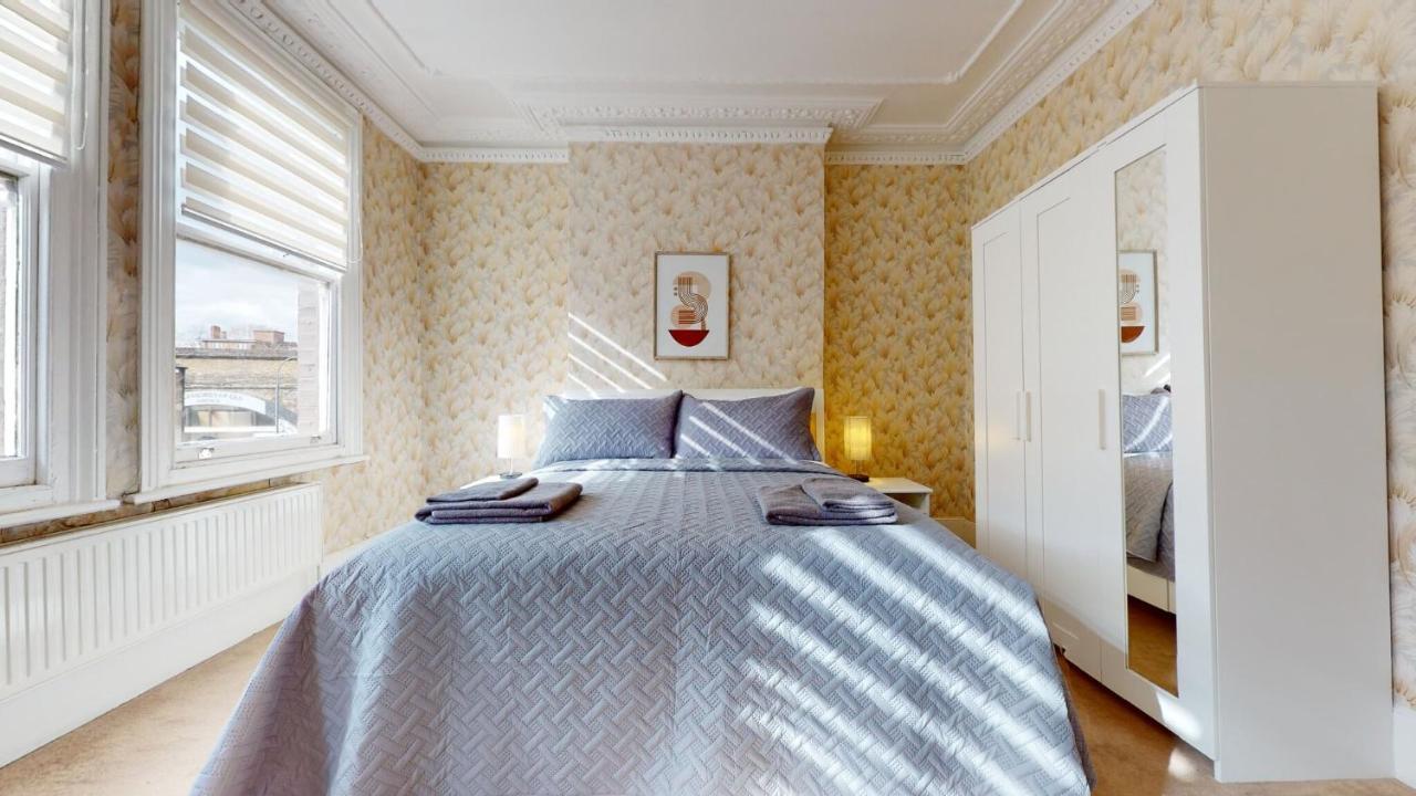 Cheerful 4 Bedroom Victorian House With Back Courtyard Londra Exterior foto